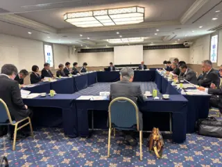 愛媛県中央会です🍊

中予支部で役員懇談会が開催されました✨
道後温泉旅館協同組合の理事長である帽子支部長の挨拶の後、愛媛県松山市からの中小企業施策の説明を受け、支部役員から各業界の業況等の発表がありました🙌
この懇談会での意見は、全国大会等での建議・陳情の資料とする重要なものです！！
今後とも、愛媛県中央会の活動に、ご理解とご協力をよろしくお願いいたします🙇✨

#愛媛県中小企業団体中央会#愛媛県中央会
#愛媛県#松山市#中小企業#事業協同組合